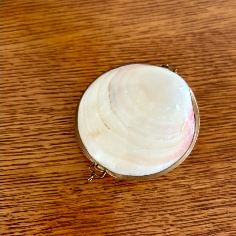 Vintage Shell Compact - Picture 3 of 3